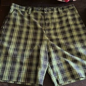 Izod xfg men’s golf shorts plaid green size 38